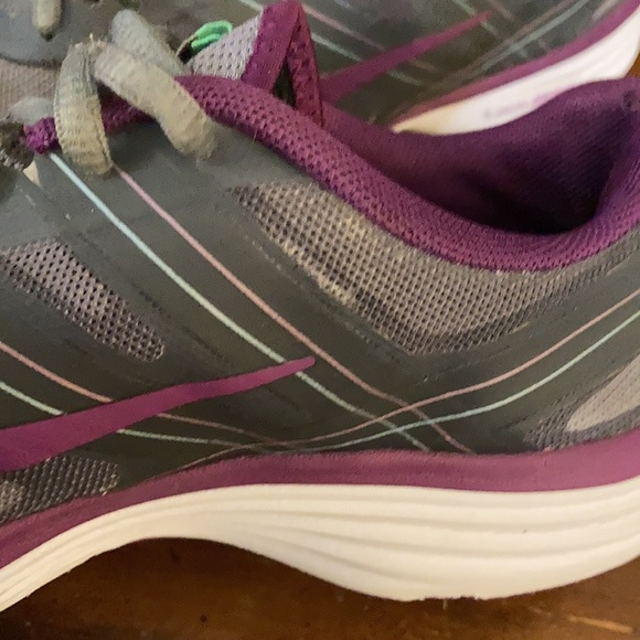 Nike Dual Fusion Flywire Shoes - Picture 12 of 13